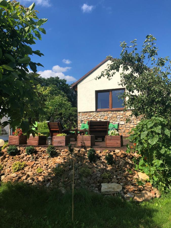 Vila Czytelnia W Sadzie Krzykawka Exteriér fotografie
